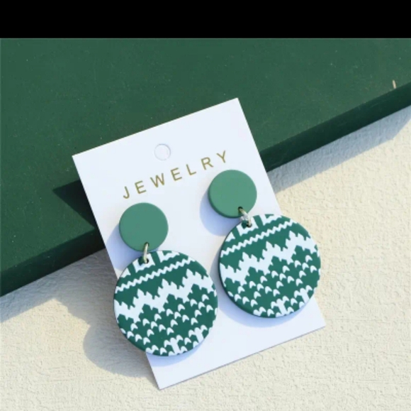 ** BRAND NEW GREEN SWEATER WEATHER EARRINGS - Picture 3 of 4